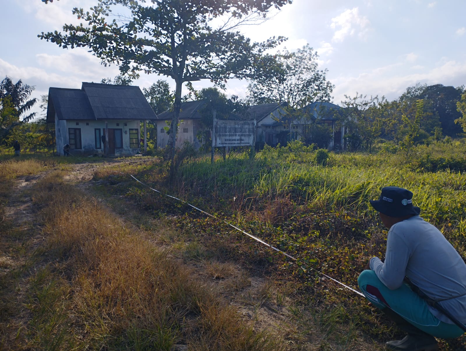 Pengukuran dan Pembuatan Surat Keterangan Tanah Hibah Kantor Balai Penyuluhan Pertanian (BPP) dan Kebun Entres Desa Tamiang Bakung Kecamatan Kelumpang Tengah