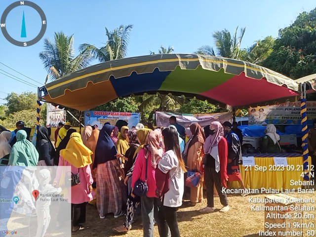Kegiatan Gerakan Pangan Murah dan Operasi Pasar Murah di halaman Kantor Camat Kec. Pulaulaut Barat