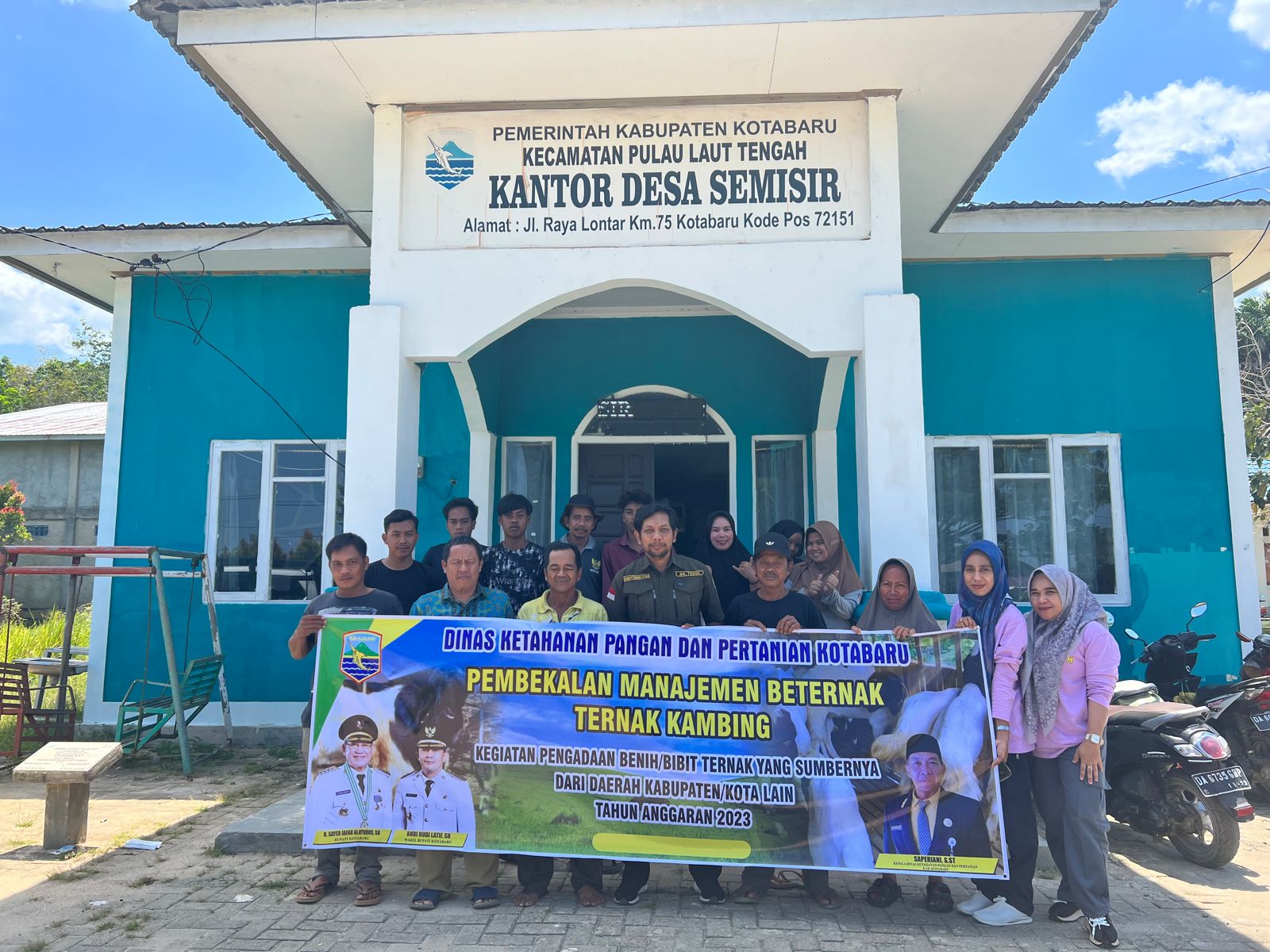 Kegiatan pembekalan manajemen beternak ternak kambing di desa semisir kec.pulaulaut tengah oleh dinas ketahanan pangan dan pertanian